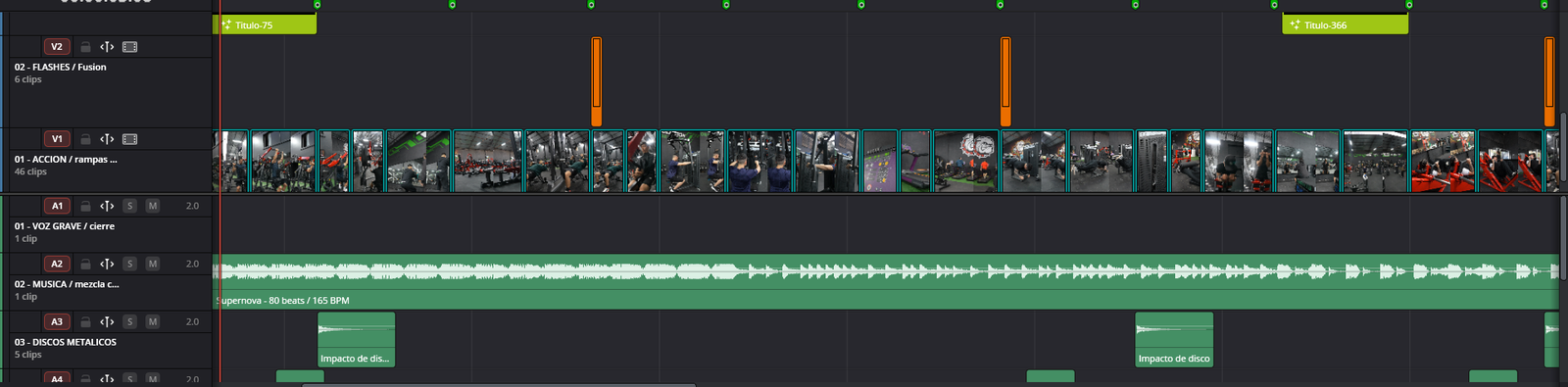 Línea de tiempo de edición con clips de gimnasio, títulos, música y efectos de sonido